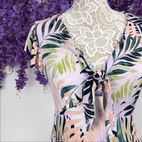 ✨ Palm Leaf Print Button Up Tie Front Dress✨ - Picture 6 of 8